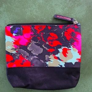 NWT Floral Flower Makeup Bag